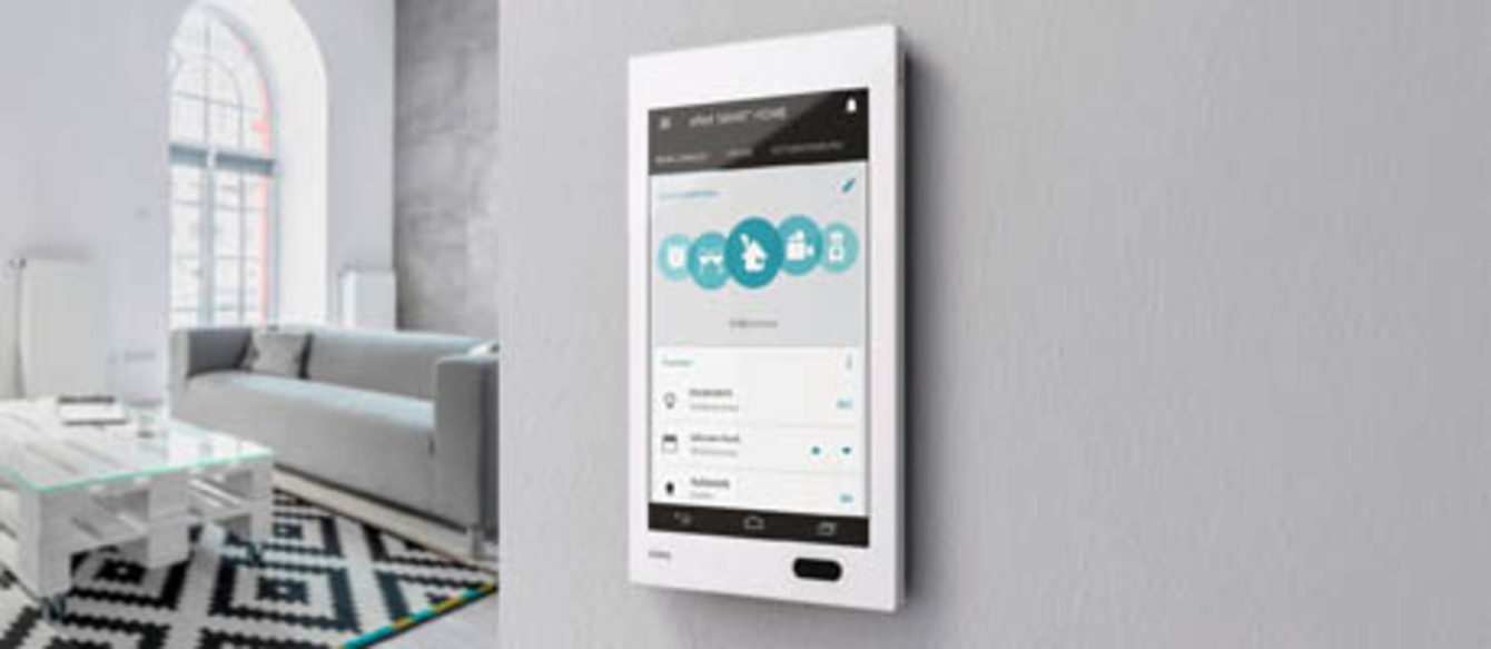 Bedienzentrale Gira G1 bei ELBA Elektroinstallation und Bauelemente GmbH in Großräschen