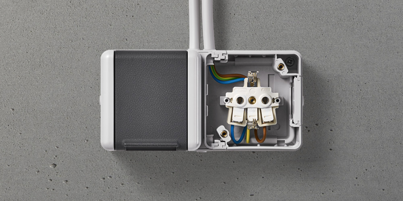 Doppelsteckdose mit Trennsteg bei ELBA Elektroinstallation und Bauelemente GmbH in Großräschen